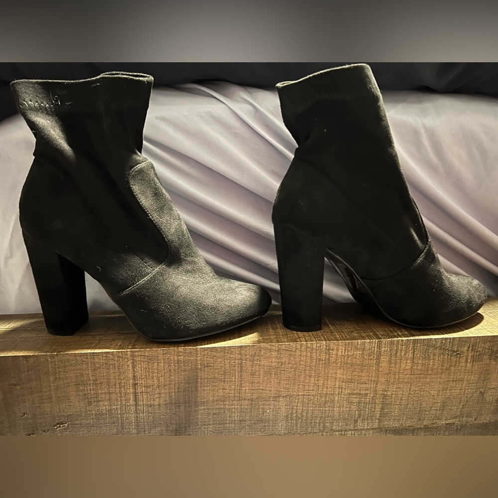 Black heel boots